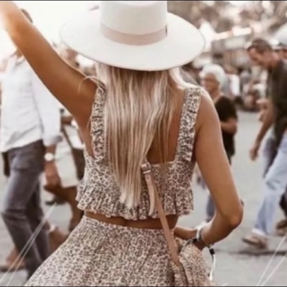 SALE LAST Cheetah Crop Top Tie Front - Small - Picture 4 of 6